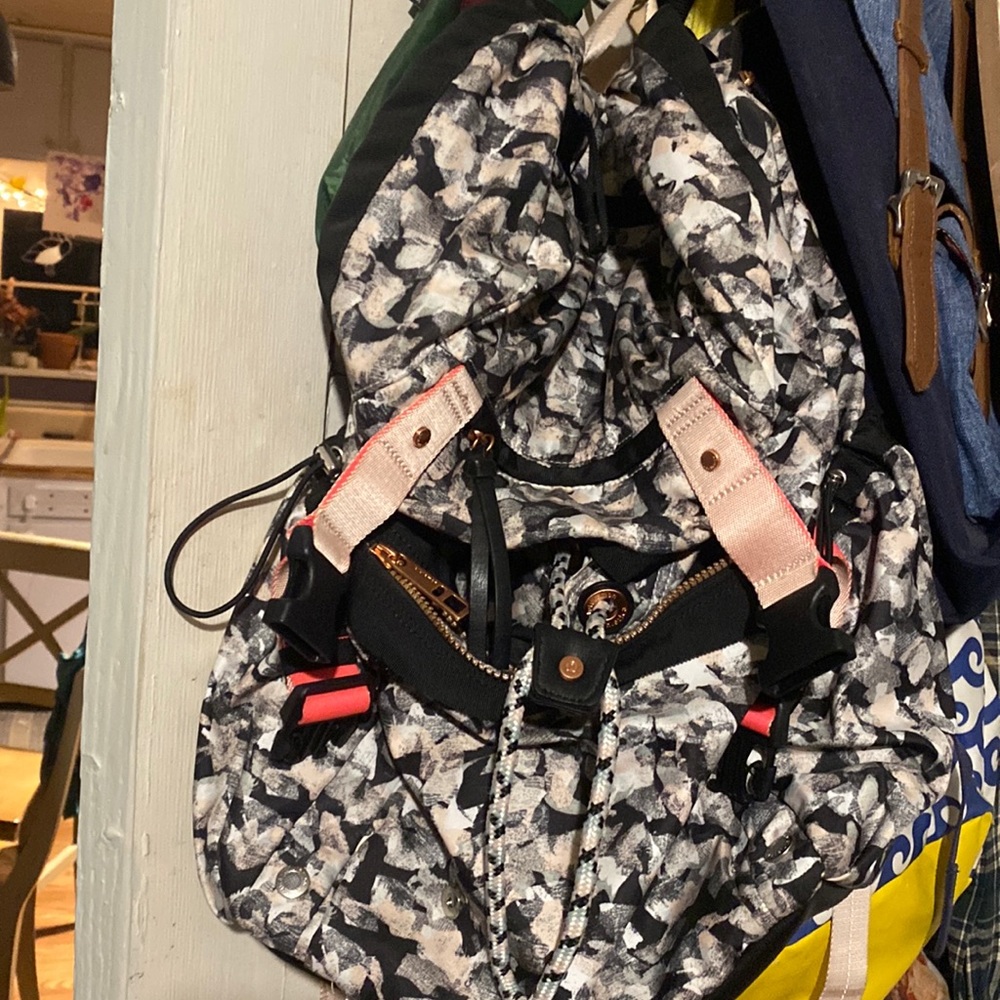 Lululemon Yogini Rucksack - RARE unfindable color - Like New
